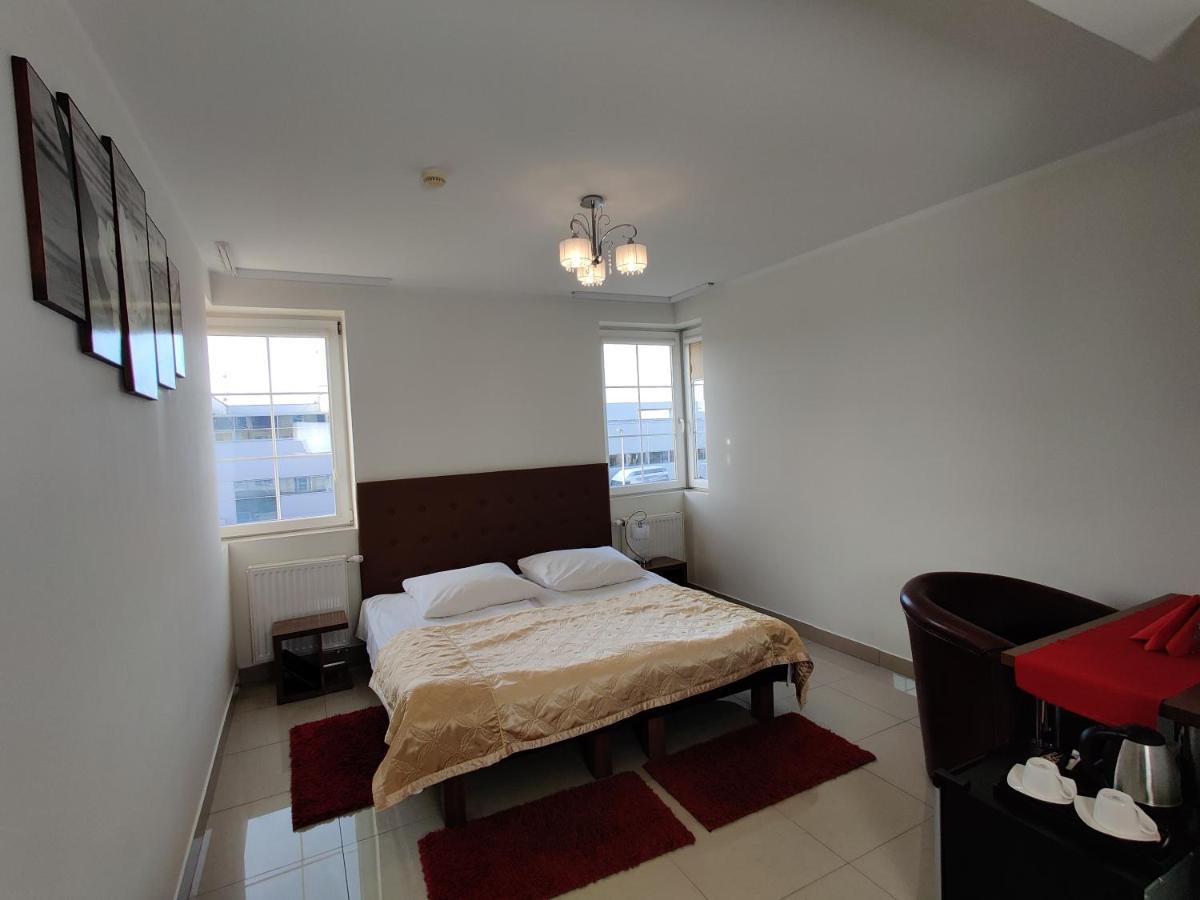 Aparthotel Belweder Porosły Esterno foto