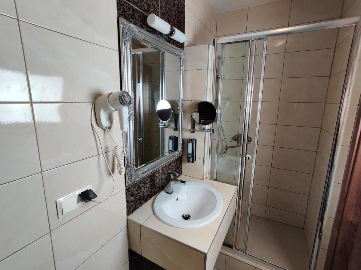 Aparthotel Belweder Porosły Esterno foto