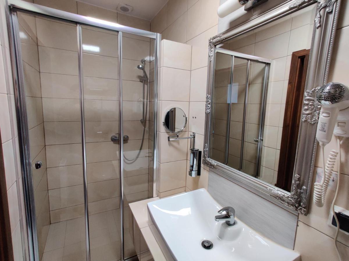 Aparthotel Belweder Porosły Esterno foto