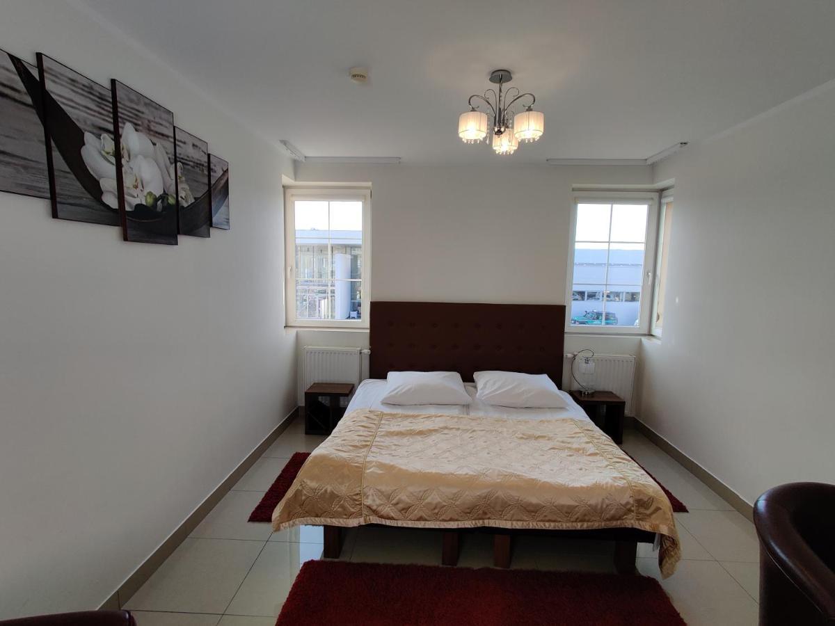 Aparthotel Belweder Porosły Esterno foto