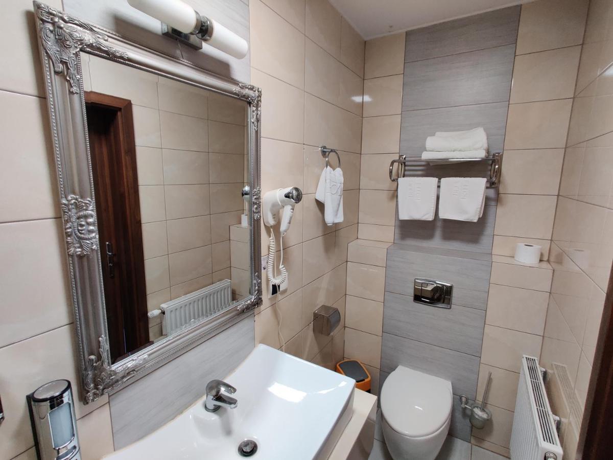 Aparthotel Belweder Porosły Esterno foto